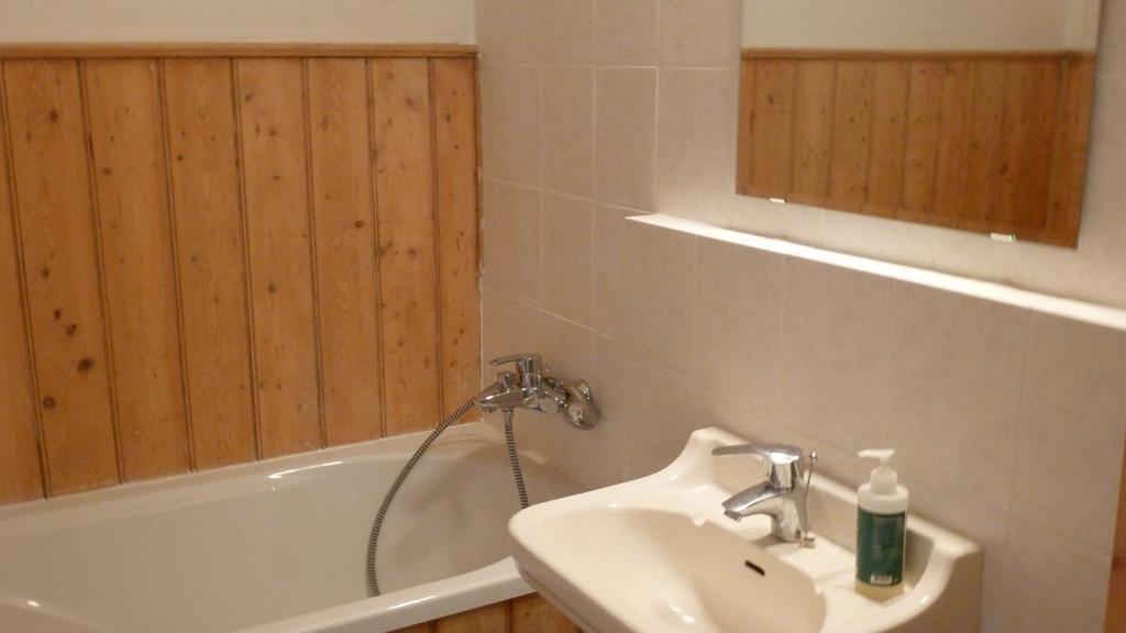 Alte Schule Apartment Tambach-Dietharz Room photo